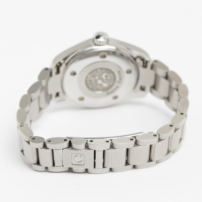 Ladies Omega Seamaster Aqua Terra 150m date Cal. 1424 Ref. 257730. Quartz movement. Steel case and white dial.