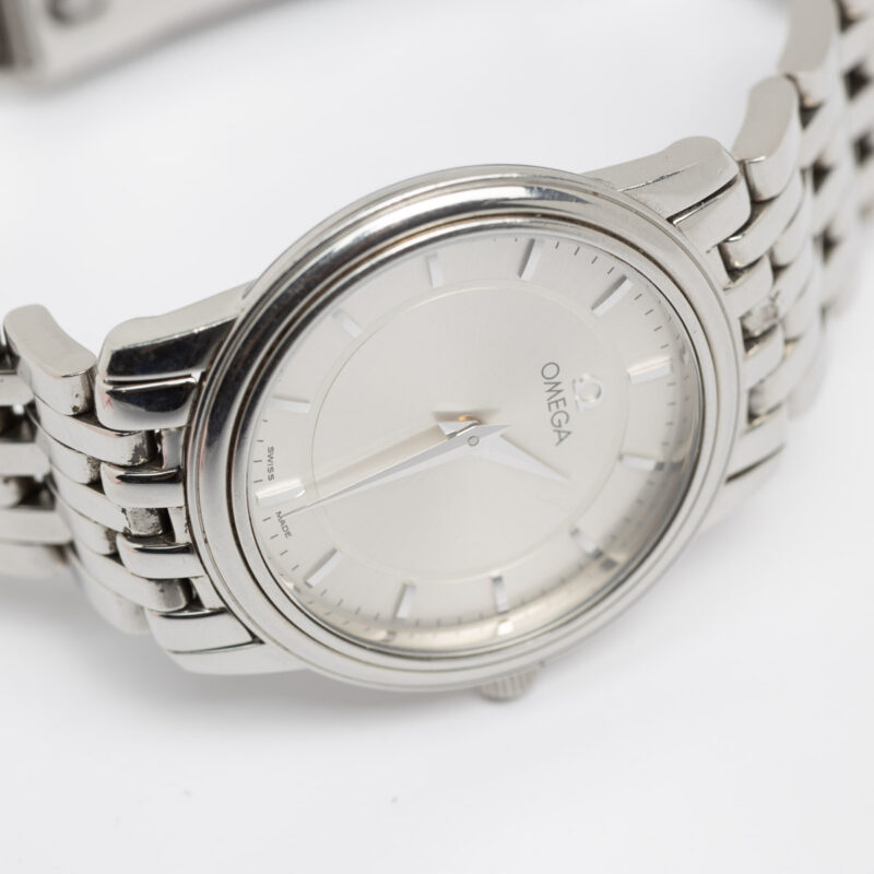 Ladies Omega de Ville Prestige Ref. 4580.31.00 Cal. 1456. Quartz movement. Steel case and white dial.