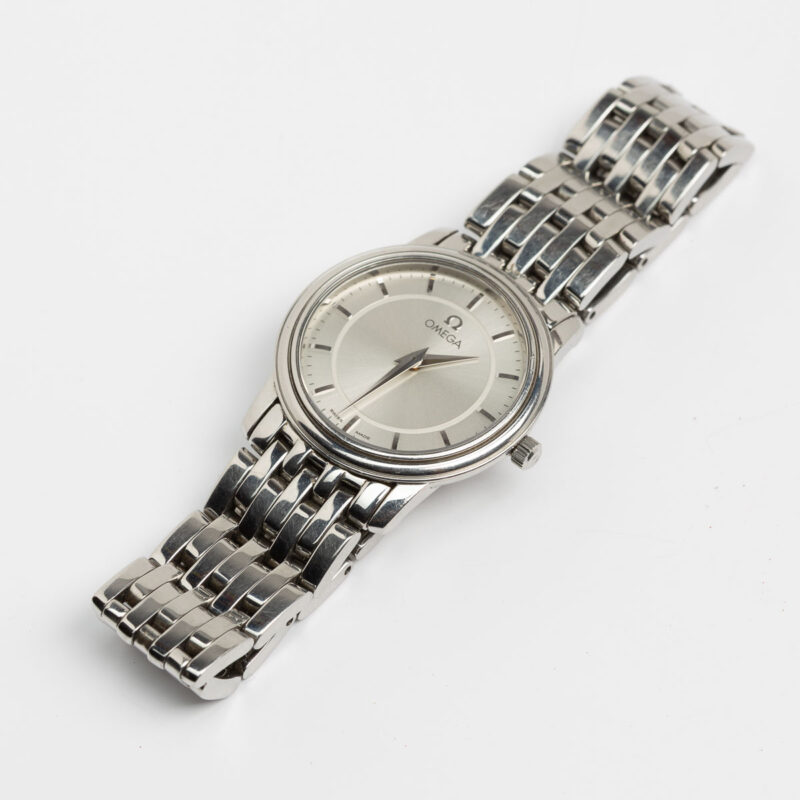 Ladies Omega de Ville Prestige Ref. 4580.31.00 Cal. 1456. Quartz movement. Steel case and white dial.