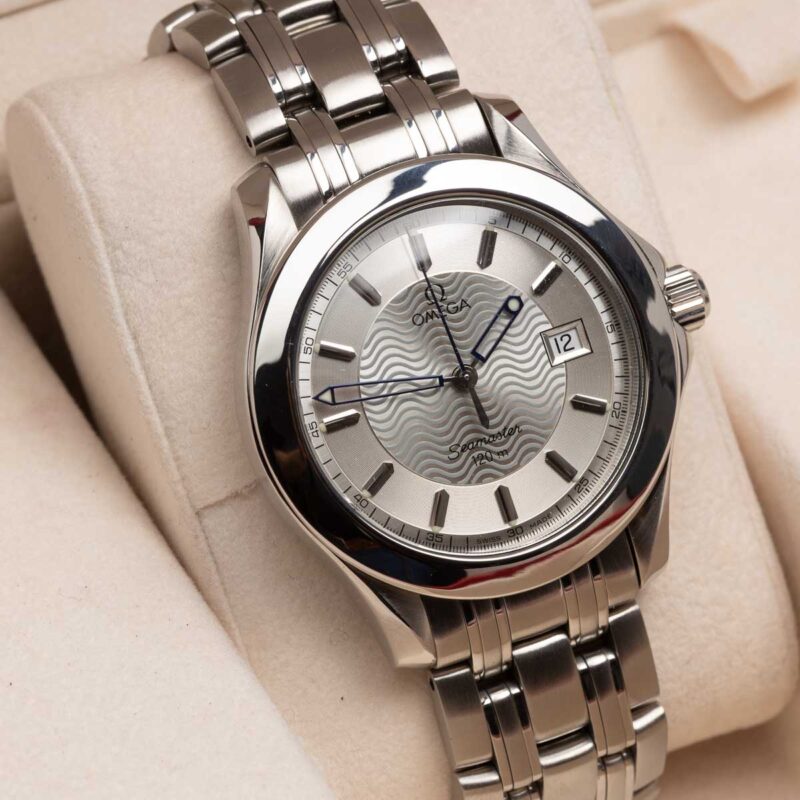Omega Seamaster Diver 120m date Cal. 1538 Ref. 196.1501. Quartz movment. Steel case.