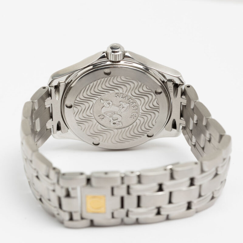 Omega Seamaster Diver 120m date Cal. 1538 Ref. 196.1501. Quartz movment. Steel case.