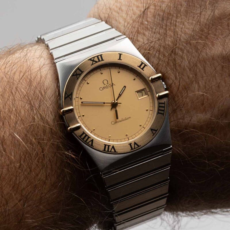 Omega Constellation Manhattan date Cal. 1438 Ref. 3961070. Gold bezel. Quartz movment.