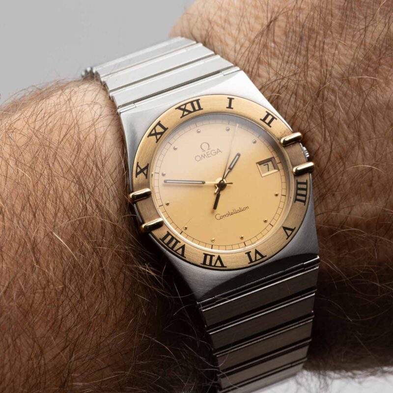 Omega Constellation Manhattan date Cal. 1438 Ref. 3961070. Gold bezel. Quartz movment.