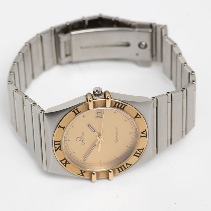 Omega Constellation Manhattan date Cal. 1438 Ref. 3961070. Gold bezel. Quartz movment.