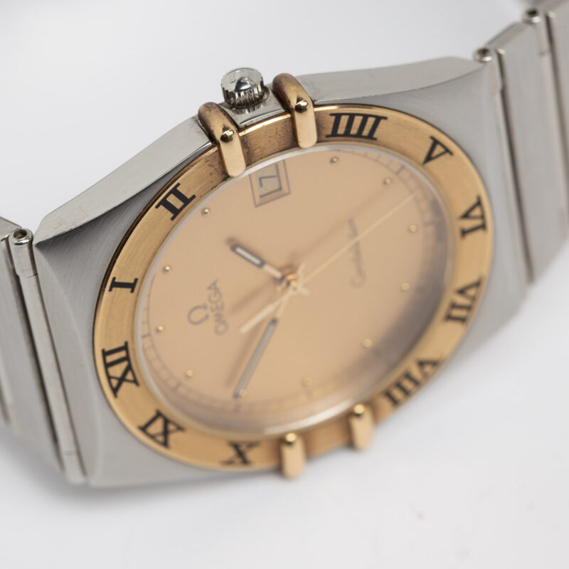 Omega Constellation Manhattan date Cal. 1438 Ref. 3961070. Gold bezel. Quartz movment.