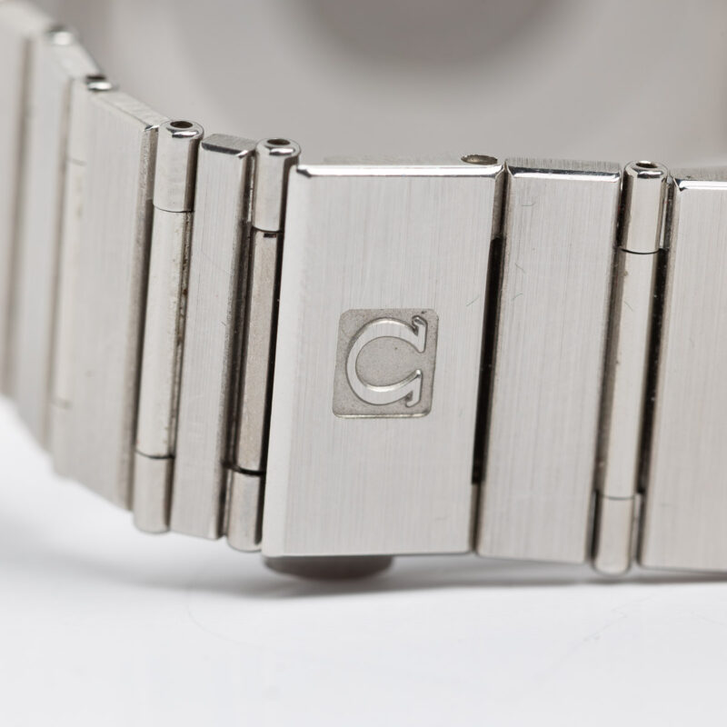 Omega Constellation Manhattan date Cal. 1438 Ref. 3961070. Gold bezel. Quartz movment.