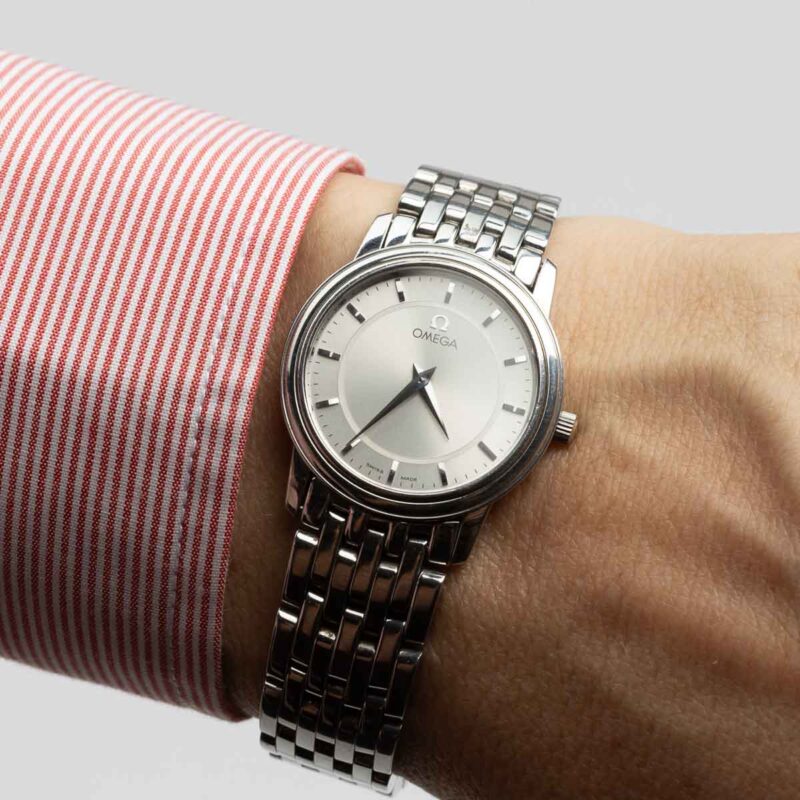 Ladies Omega de Ville Prestige Ref. 4580.31.00 Cal. 1456. Quartz movement. Steel case and white dial.