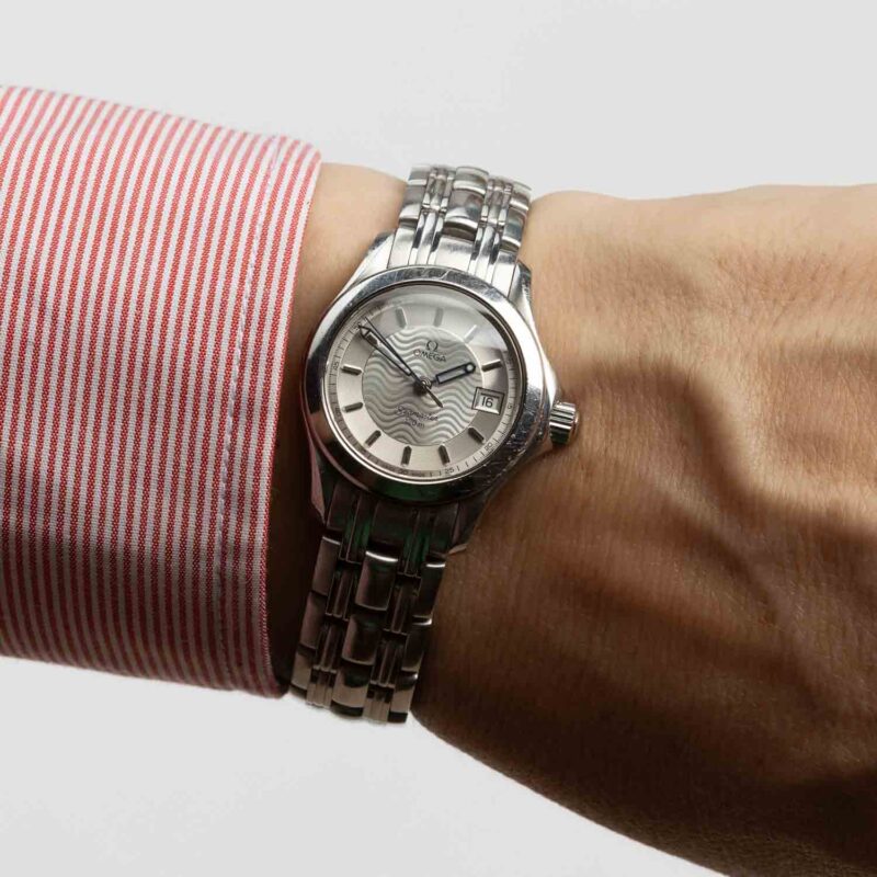 Ladies Omega Seamaster 120m date Ref. 5961502 Cal. 1424. Quartz movment. Modern dial. Steel case.