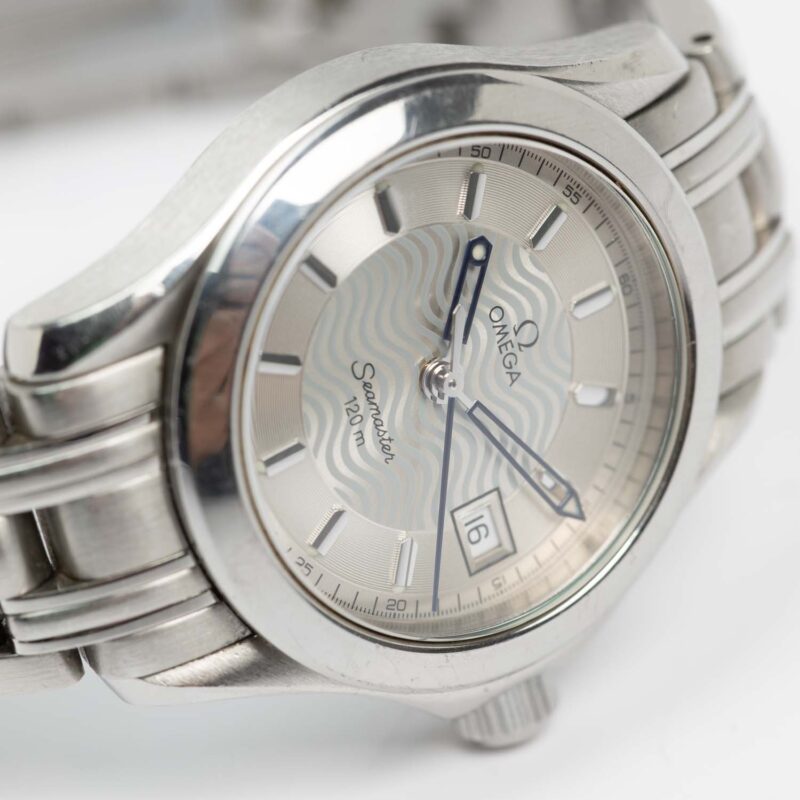 Ladies Omega Seamaster 120m date Ref. 5961502 Cal. 1424. Quartz movment. Modern dial. Steel case.