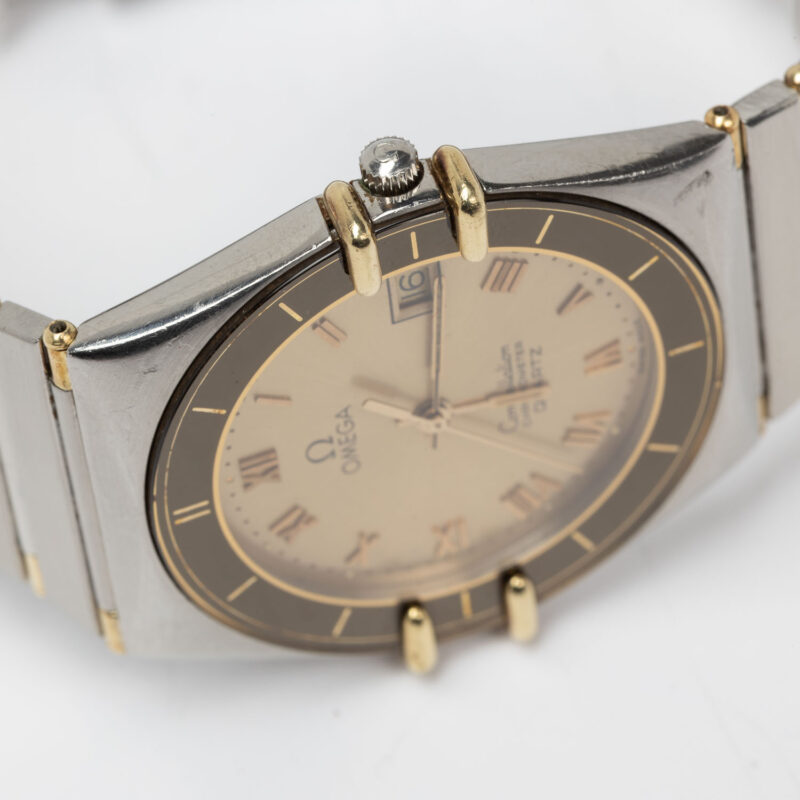 Omega Constellation Manhattan date Cal. 1431 Ref. 1980140. Quartz. Gold bezel.