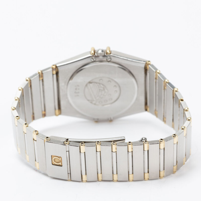 Omega Constellation Manhattan date Cal. 1431 Ref. 1980140. Quartz. Gold bezel.