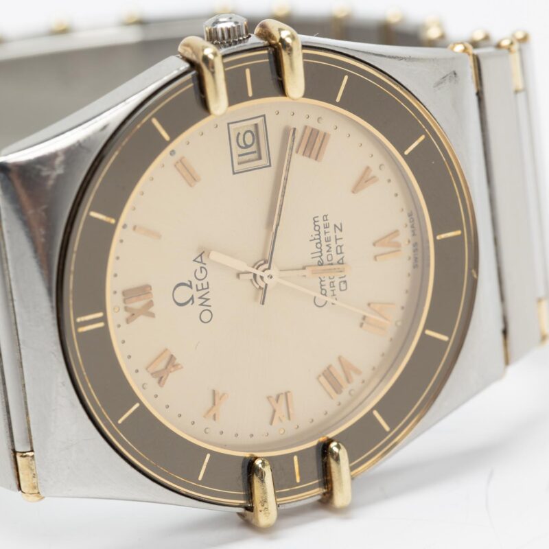 Omega Constellation Manhattan date Cal. 1431 Ref. 1980140. Quartz. Gold bezel.