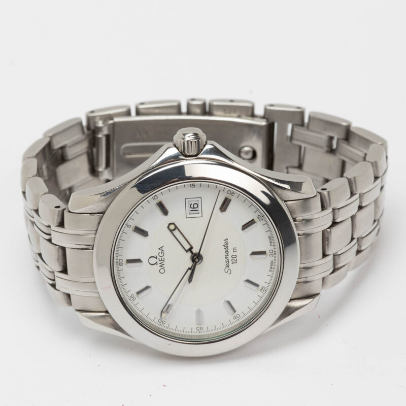 Omega Seamaster Diver 120m date Cal. 1538 Ref. 196.1501. Steel case. White dial.