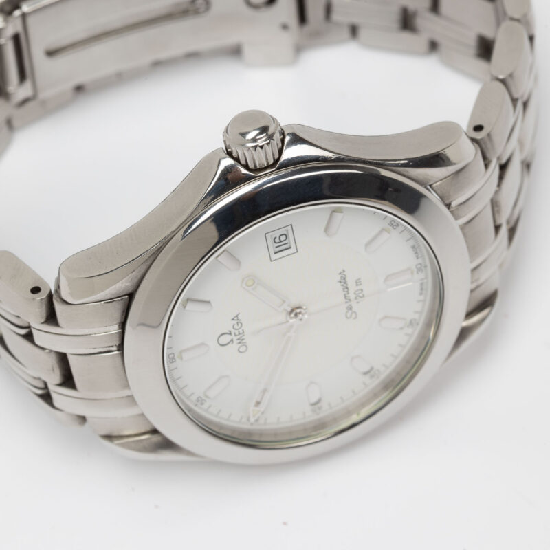 Omega Seamaster Diver 120m date Cal. 1538 Ref. 196.1501. Steel case. White dial.