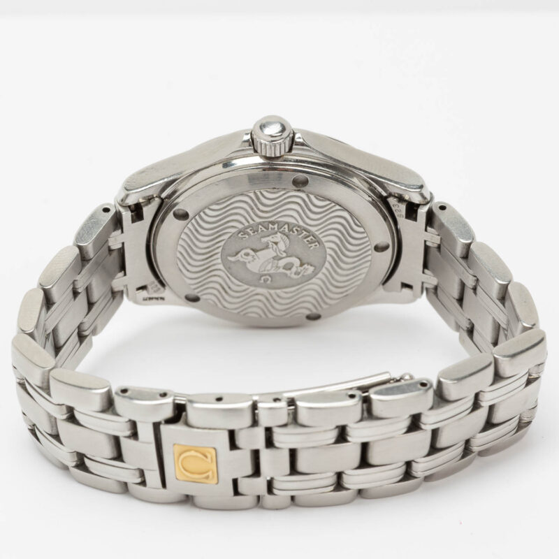 Omega Seamaster Diver 120m date Cal. 1538 Ref. 196.1501. Steel case. White dial.