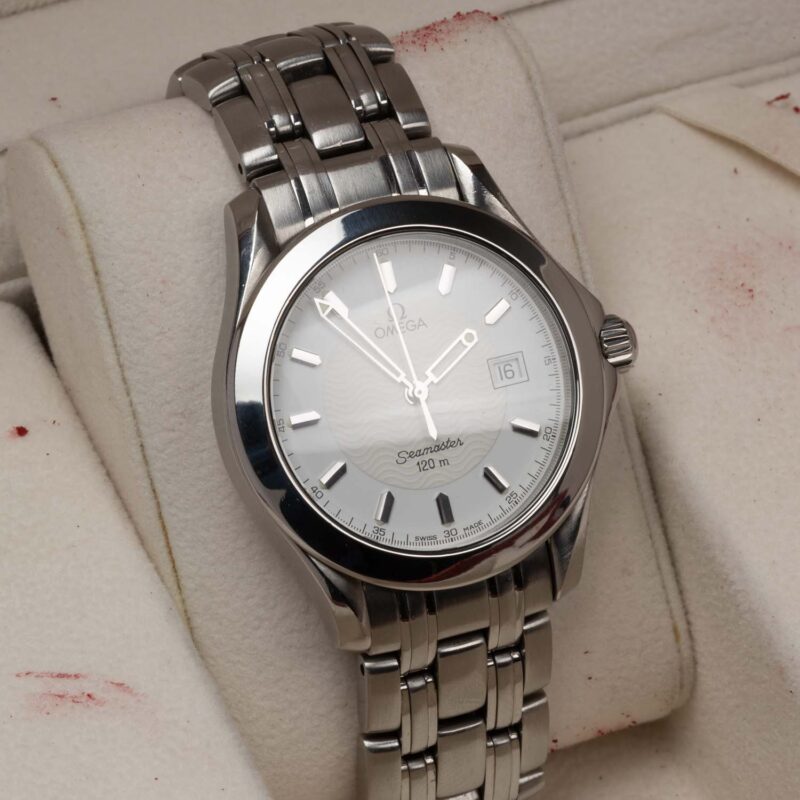 Omega Seamaster Diver 120m date Cal. 1538 Ref. 196.1501. Steel case. White dial.