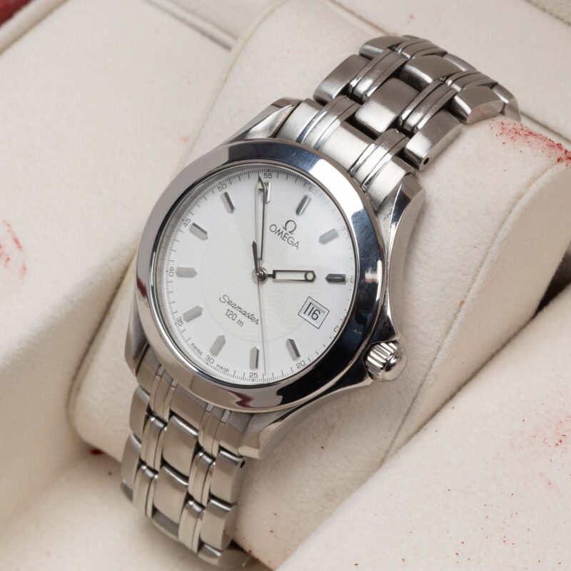 Omega Seamaster Diver 120m date Cal. 1538 Ref. 196.1501. Steel case. White dial.