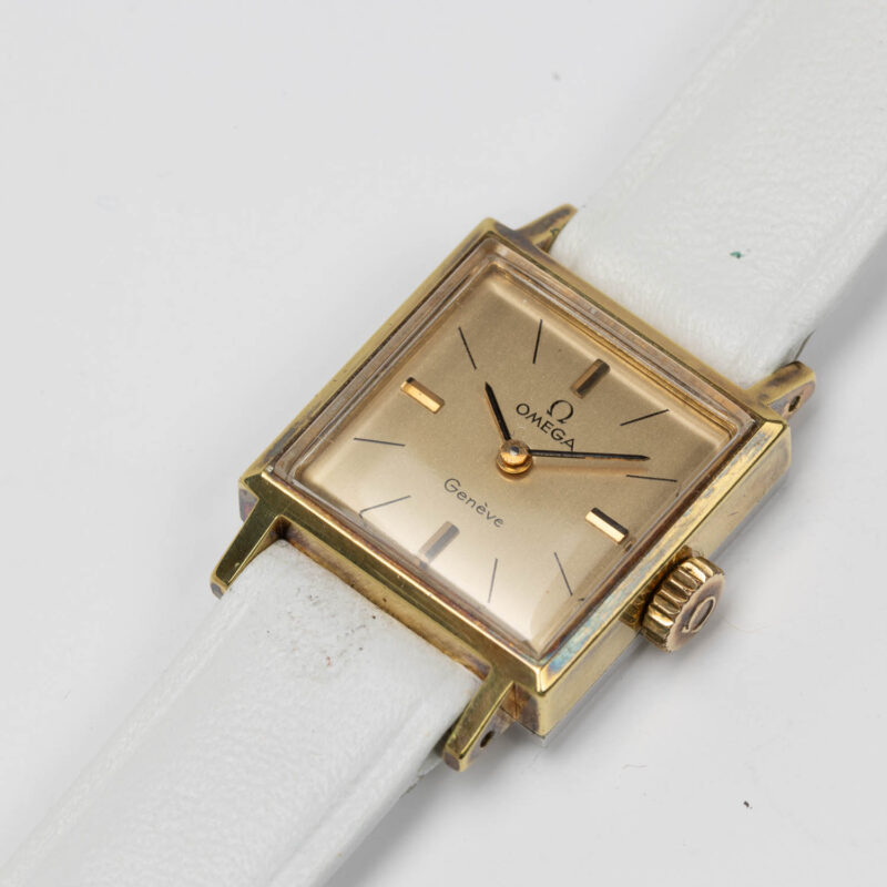 Ladies Omega Genève Cal. 485 Ref. 511.321. From 1970. Manual movement. Square gold plated watch.