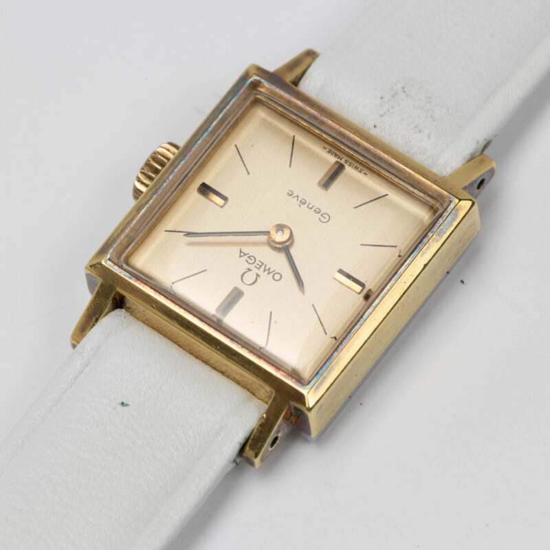 Ladies Omega Genève Cal. 485 Ref. 511.321. From 1970. Manual movement. Square gold plated watch.
